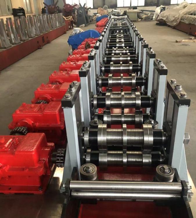 富昌光伏支架生產(chǎn)設(shè)備全自動數(shù)控一體光伏生產(chǎn)線