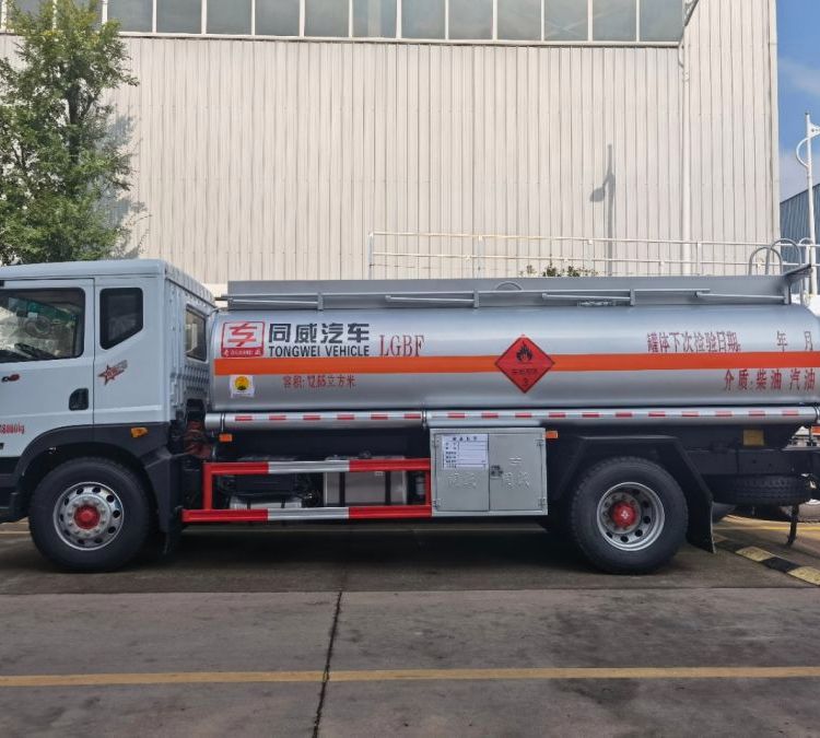 東風(fēng)多利卡國六D9型運(yùn)油車生產(chǎn)廠家10噸油罐車