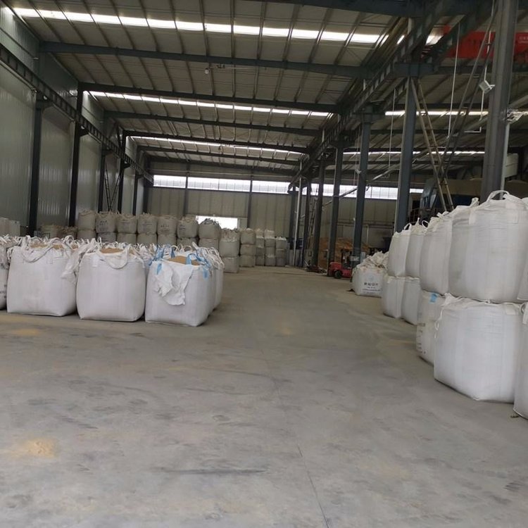 耐磨度高水分含量少10-20目榮順石英砂生產廠家噴砂草坪過濾水用