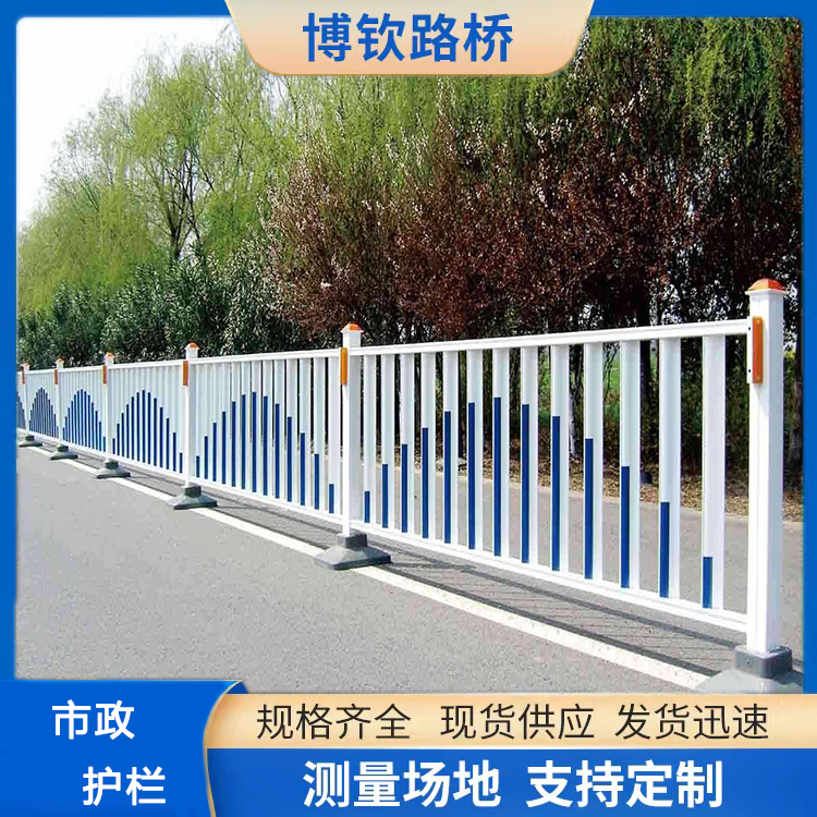 城市道路護(hù)欄鑄鐵水泥底座隔離欄1.2米高防撞隔離帶