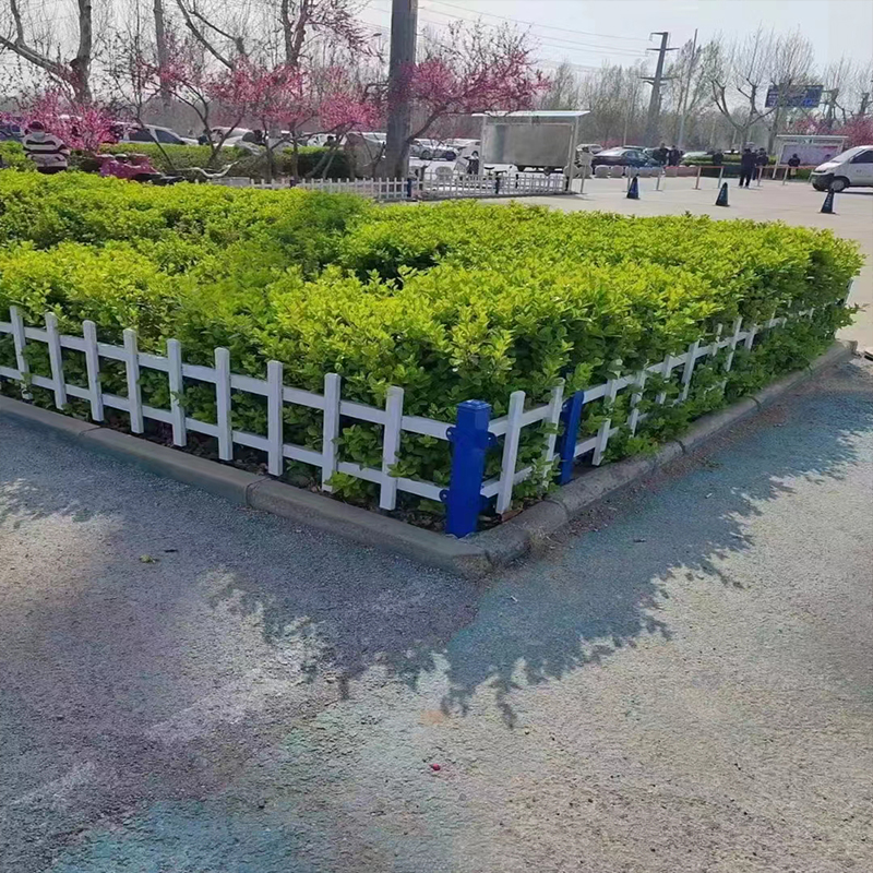 綠化帶U型草坪護欄園藝綠化焊接款鐵藝圍欄鍍鋅管噴塑鋅鋼欄桿