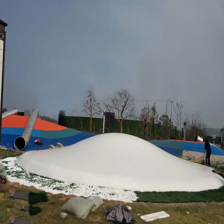 沃金生態(tài)園蹦蹦云游樂場(chǎng)跳跳云設(shè)備具有開發(fā)兒童智力優(yōu)勢(shì)