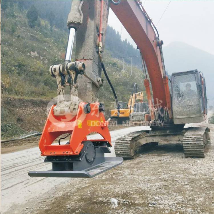 供應(yīng)東奕機(jī)械液壓振動(dòng)夯、液壓打哼機(jī)、路面夯實(shí)機(jī)器