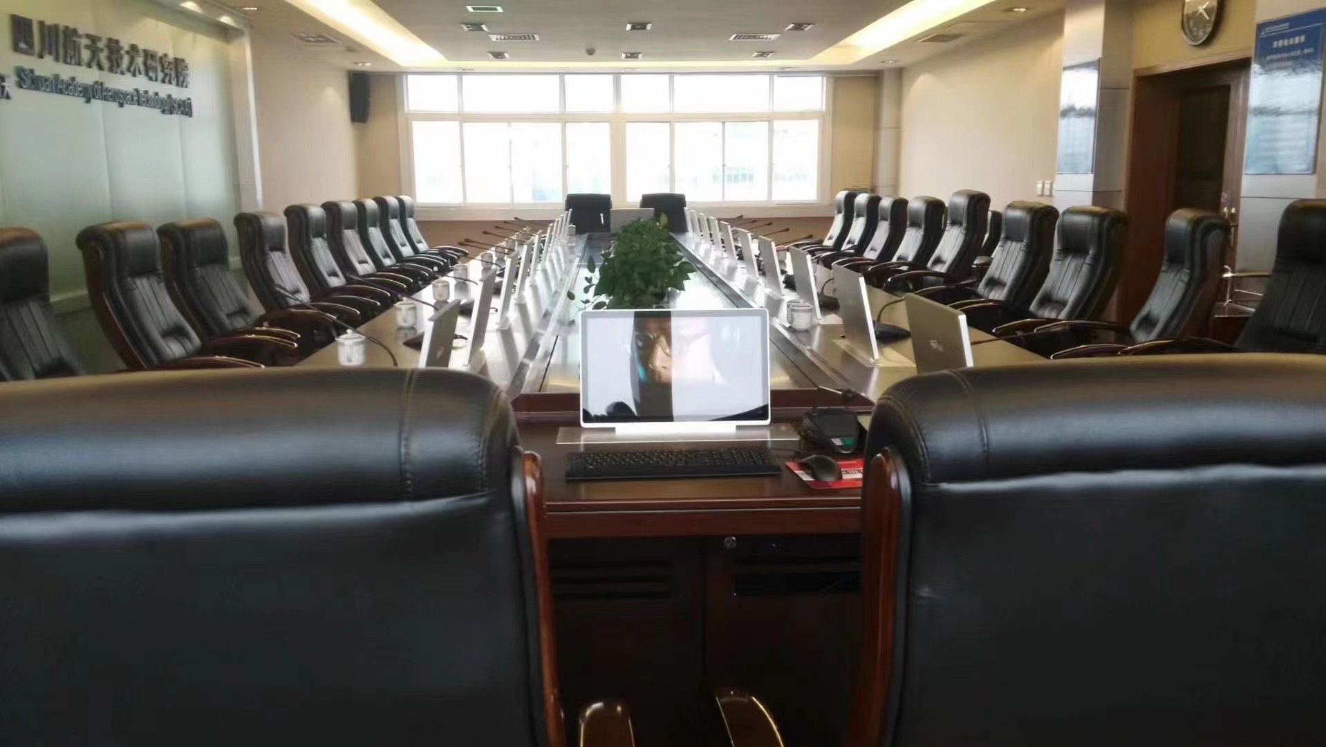 無(wú)紙化會(huì)議系統(tǒng)管理軟件17.3寸升降器支持電腦一鍵開(kāi)關(guān)機(jī)座位編排