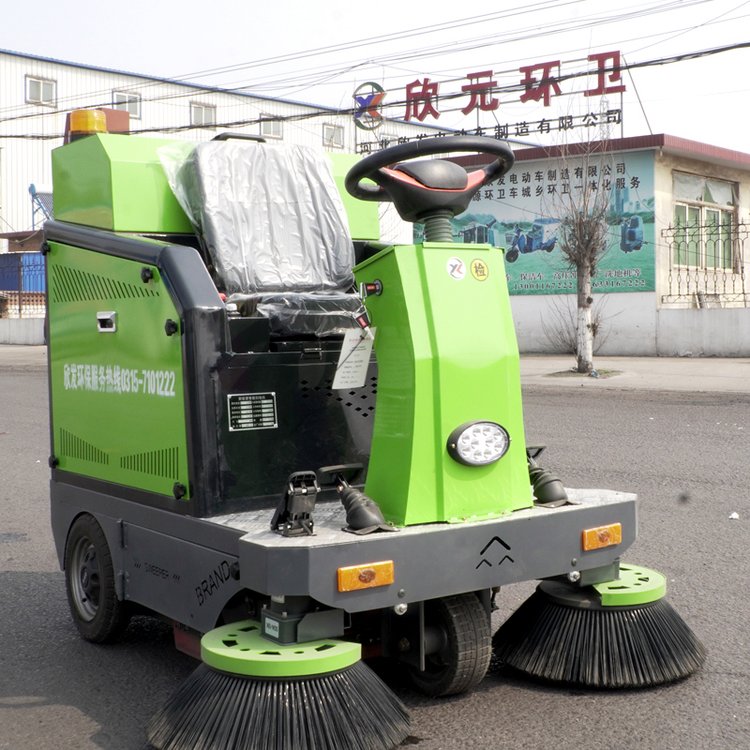 社區(qū)道路清掃車物業(yè)保潔掃路車公園廠區(qū)室外掃地機