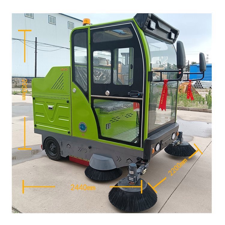 欣發(fā)小型道路清掃車駕駛式電動掃地車新能源環(huán)衛(wèi)保潔車廠家