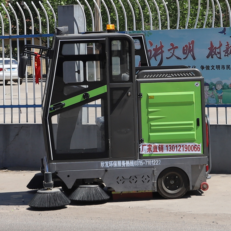 小型電動三輪掃地車物業(yè)小區(qū)清掃車工廠掃路車駕駛靈活操作簡單