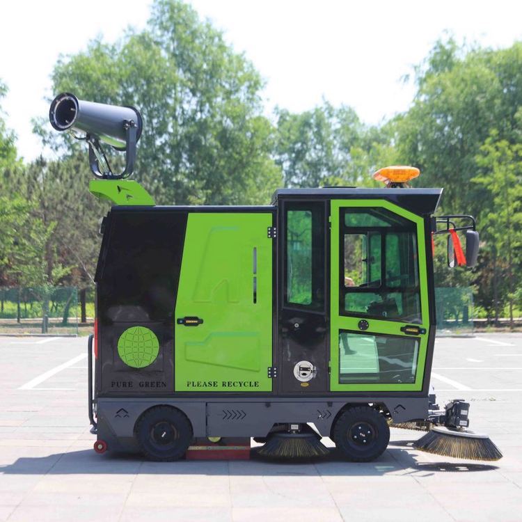 四輪大型電動(dòng)掃地車減少揚(yáng)塵污染改善清潔效果提升工作效率