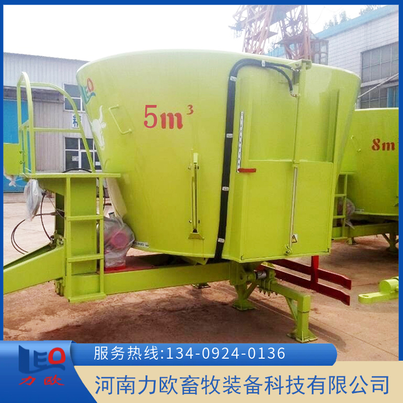 養(yǎng)殖場飼料攪拌車全國發(fā)貨自走式TMR攪拌機喂料車
