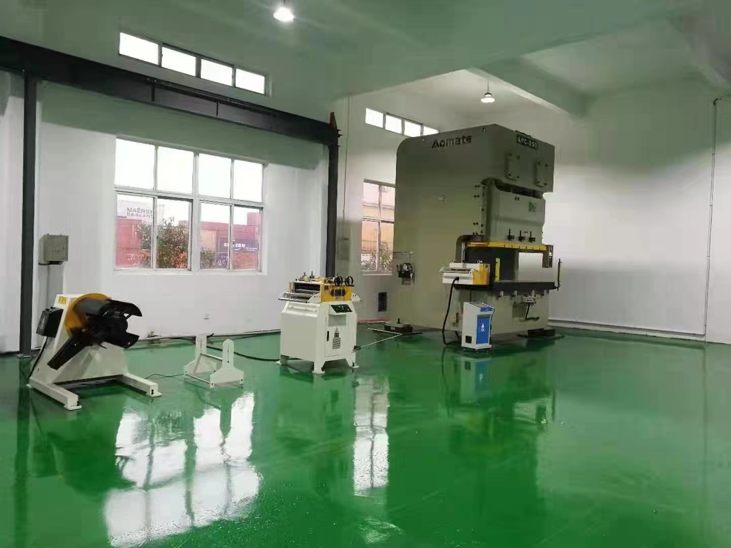 出售大型沖床設(shè)備可加工定制埃斯頓機(jī)械沖壓機(jī)工作效果高
