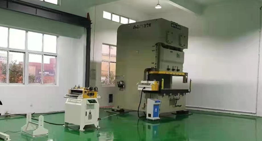 光纖激光切割機(jī)立式布局埃斯頓切割機(jī)銷售量大質(zhì)量穩(wěn)定