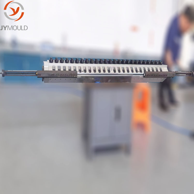 EVA材質(zhì)板材機(jī)頭能滿足不同厚度的制品及規(guī)格多種定型板精岳