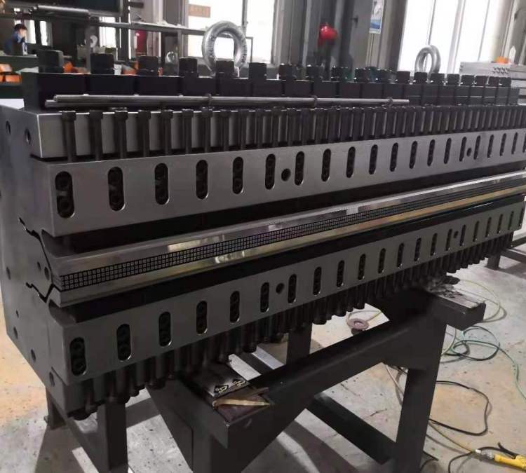 一出二建筑模板PC中空梯型瓦模頭PP格子板上下?？跇蛄汗こ逃? title=