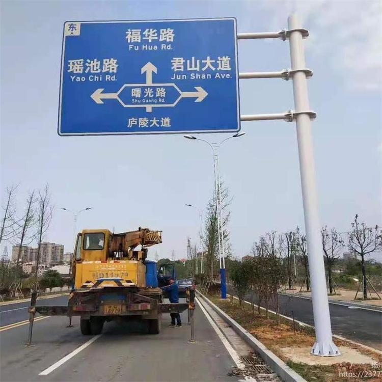 交通標(biāo)志桿指示牌單懸式標(biāo)志桿交通道路通行設(shè)施標(biāo)志牌桿貴州世騰交通