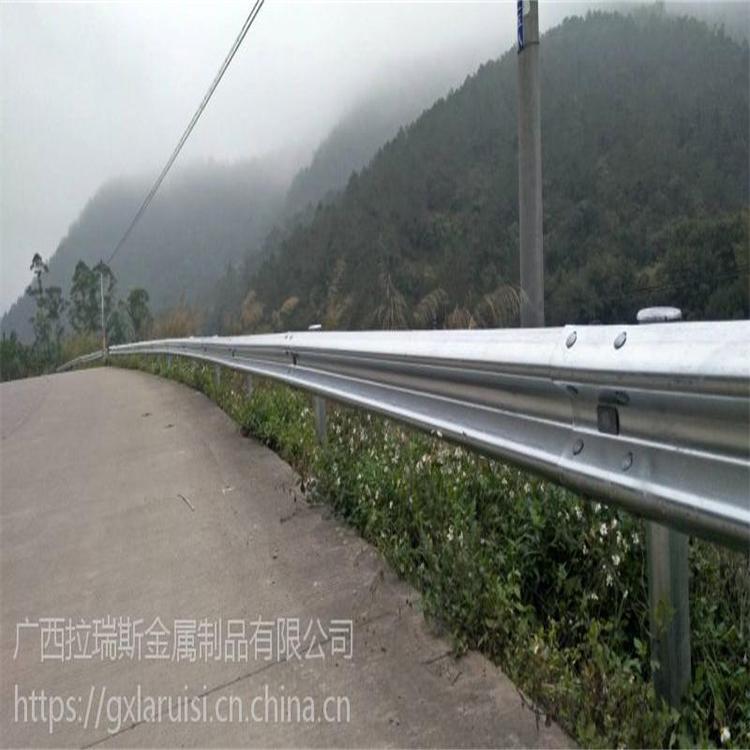 熱鍍鋅波形護(hù)欄板國(guó)道省道鄉(xiāng)村道路波形護(hù)欄板高速公路波形護(hù)欄板貴州世騰交通