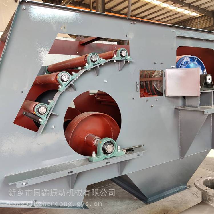 全封閉型大傾角皮帶輸送機(jī),密封型大傾角輸送機(jī)