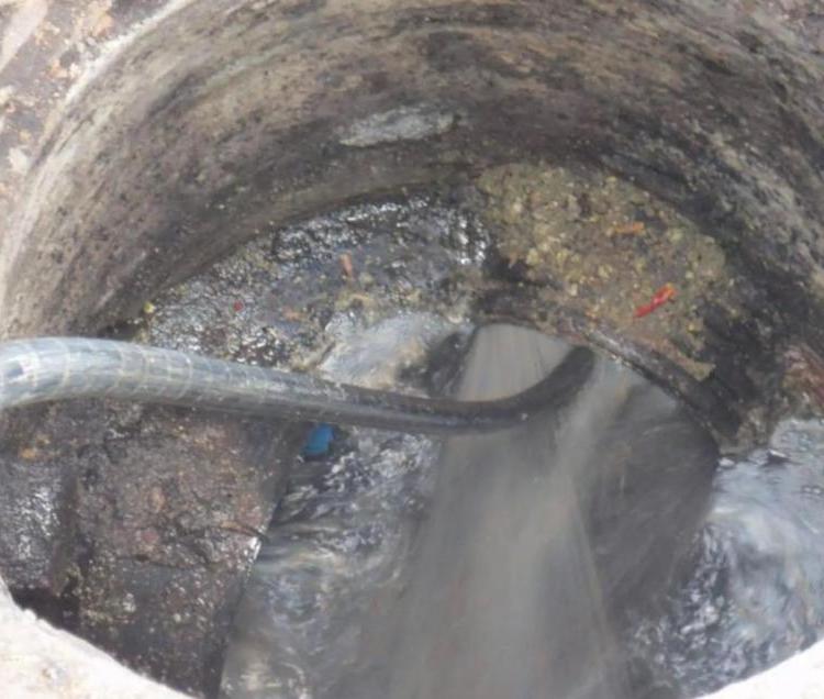 南京高淳區(qū)管道疏通清洗設(shè)備先進(jìn)高效清除淤泥恢復(fù)管道暢通