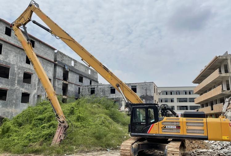 拆樓臂CAT350挖掘機(jī)改裝三段式加長臂橋梁煙囪樓房拆除省時省力