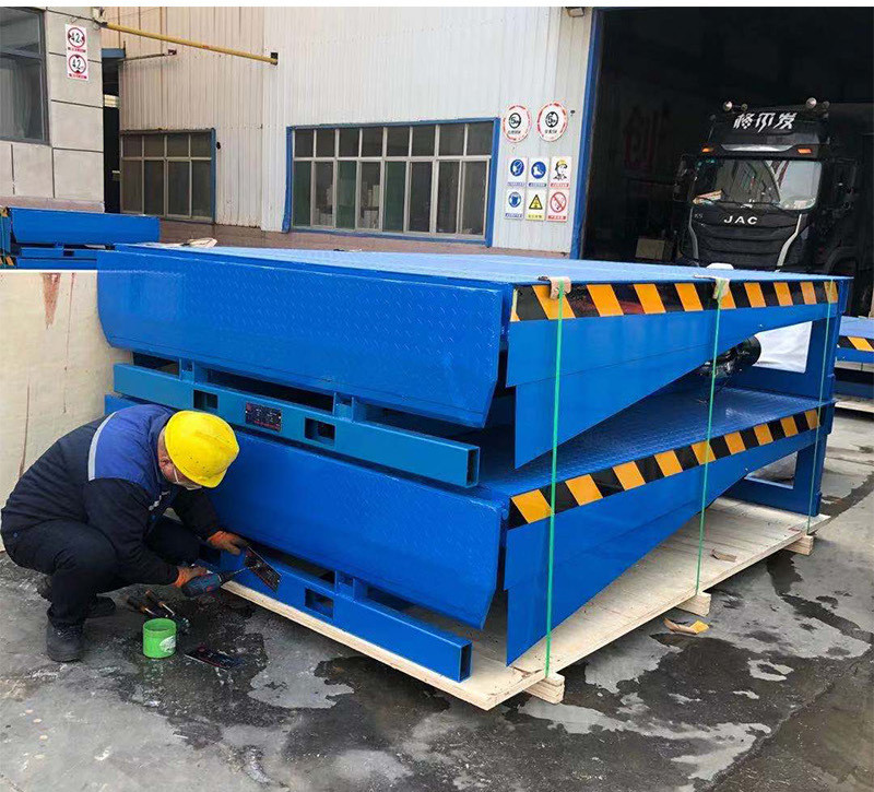 移動(dòng)式登車(chē)橋定做物流倉(cāng)庫(kù)裝卸貨平臺(tái)搬運(yùn)貨物升降機(jī)九恒機(jī)械