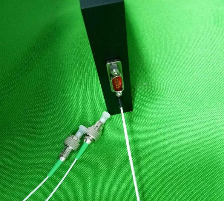 梓冠光電供應可調(diào)步進光纖延遲線步數(shù)＞2047m1550nm接受定制