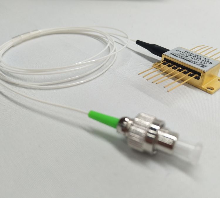梓冠光電DFB激光器1578nm規(guī)格齊全批量優(yōu)惠BF14尾纖式