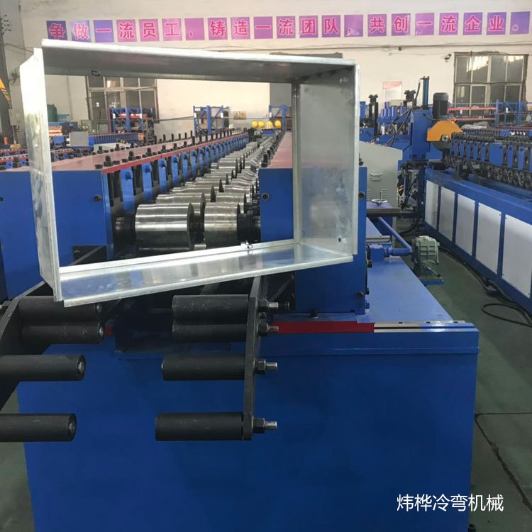 加工配電箱需要哪些設(shè)備四邊箱體成型機(jī)