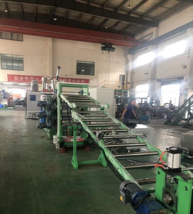 PVC防火門石墨片材擠出機(jī)，阻燃效果加