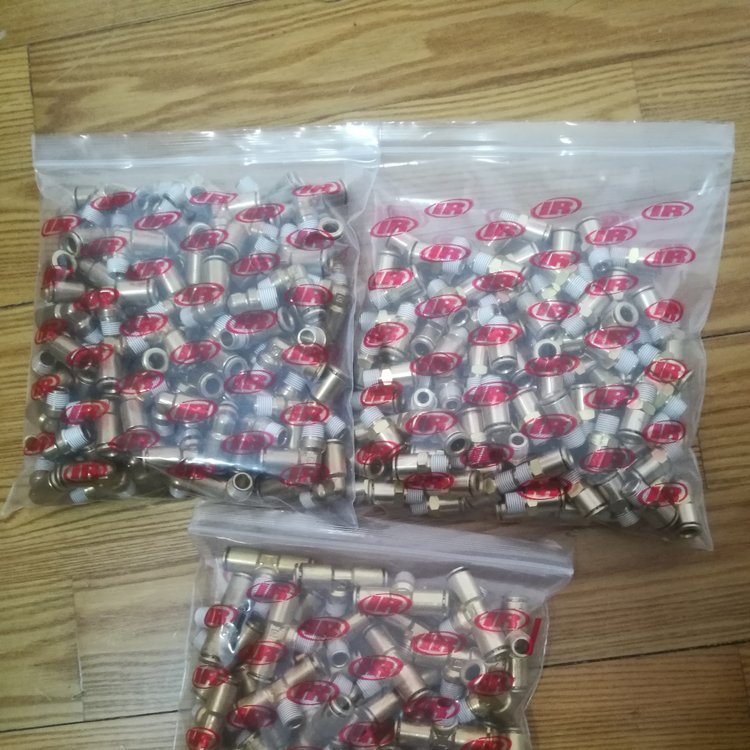 油分桶冒油噴氣需檢查或更換英格索蘭安全閥耀展機械有現(xiàn)貨