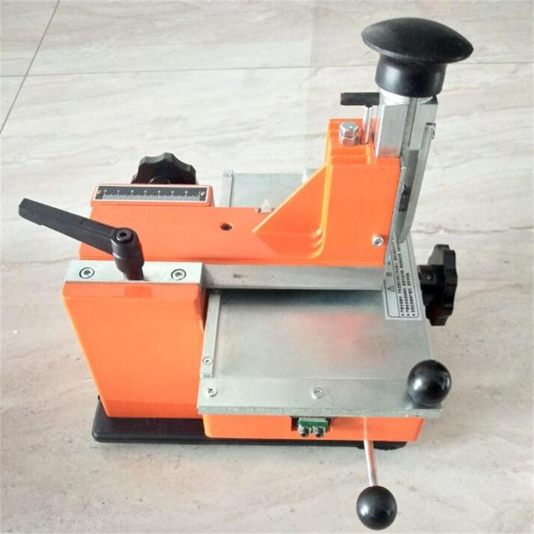 小型半自動銘牌手動打標(biāo)機壓字機金屬標(biāo)牌刻字機