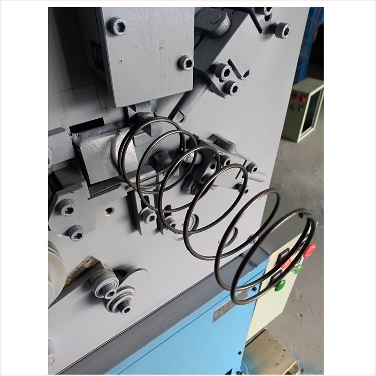 彈簧機(jī)北方彈簧機(jī)生產(chǎn)基地螺旋筋彈簧機(jī)質(zhì)優(yōu)價廉