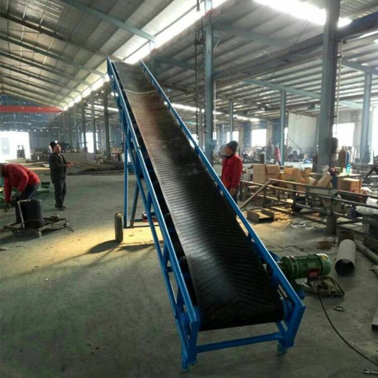 桶裝油運輸機對接運行皮帶輸送機不跑偏50米長傳送帶