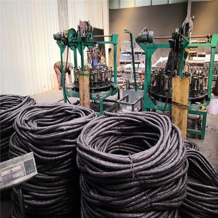 柔性石墨接地體有鎧裝石墨引下線及上引線接地端子來完成作業(yè)