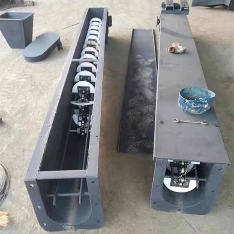 不銹鋼板鏈刮板輸送機(jī)移動(dòng)式環(huán)鏈刮板機(jī)運(yùn)輸機(jī)型號(hào)
