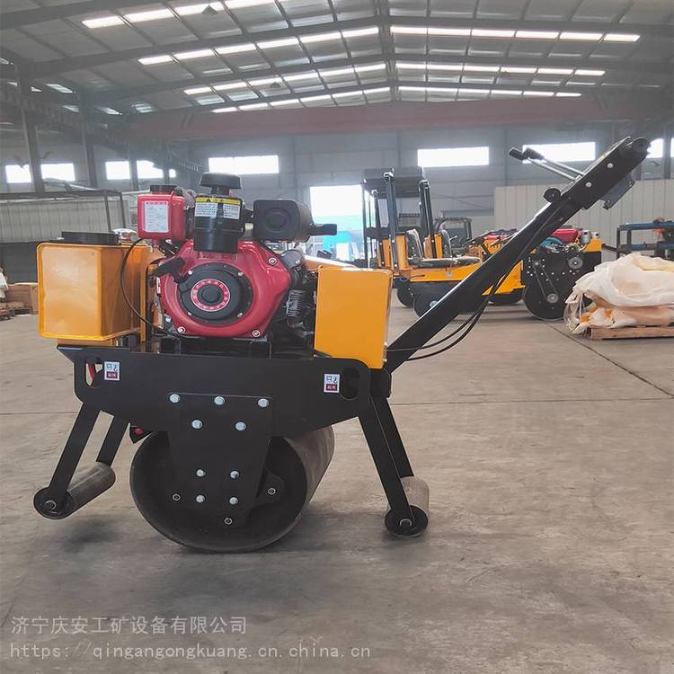 手扶單鋼輪振動(dòng)壓路機(jī)常柴600型小單輪振動(dòng)壓路機(jī)