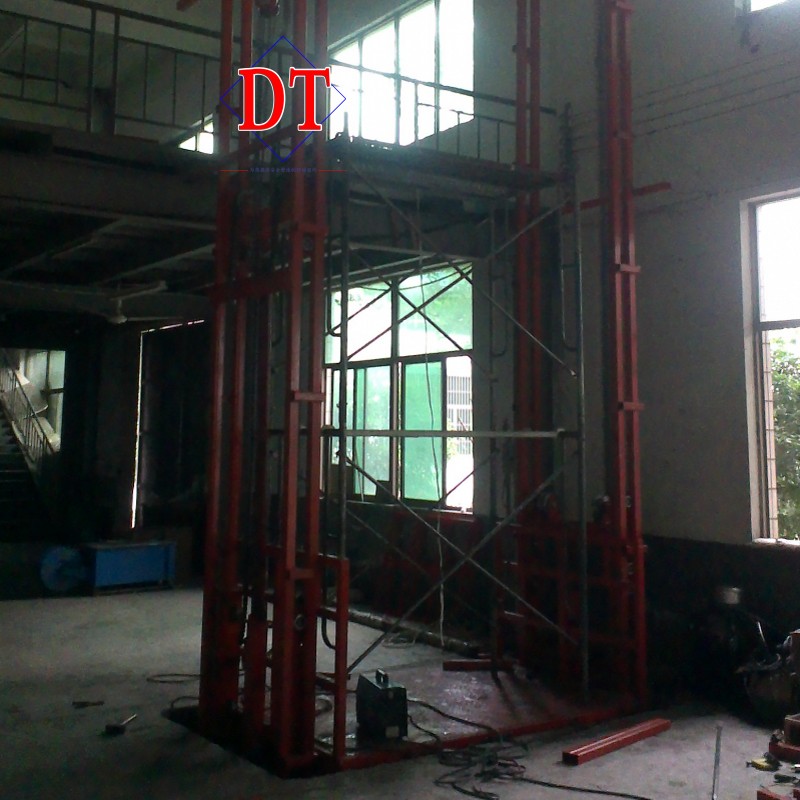 紡織廠液壓升降機工業(yè)廠房定制導(dǎo)軌貨梯兩層加裝平臺