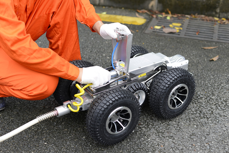 市政管道檢測機器人進口電機動力強勁適用管徑為300mm-2000mm