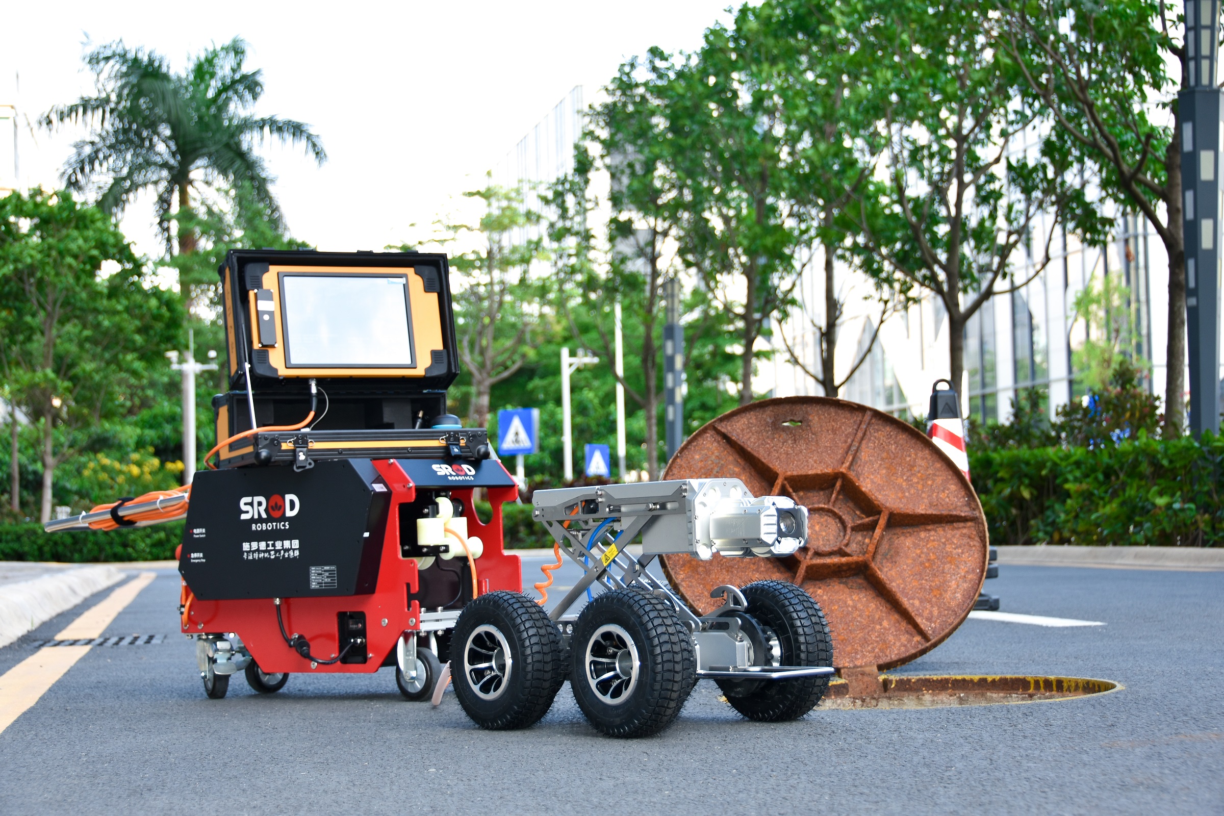市政管網(wǎng)檢測驗收管道機(jī)器人S300E動力強(qiáng)勁電動收線高清攝像頭