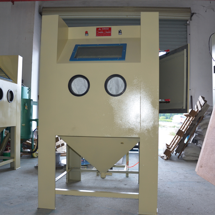 手動(dòng)噴砂機(jī)大型模具噴砂設(shè)備表面除銹翻新焊接件去焊斑焊渣