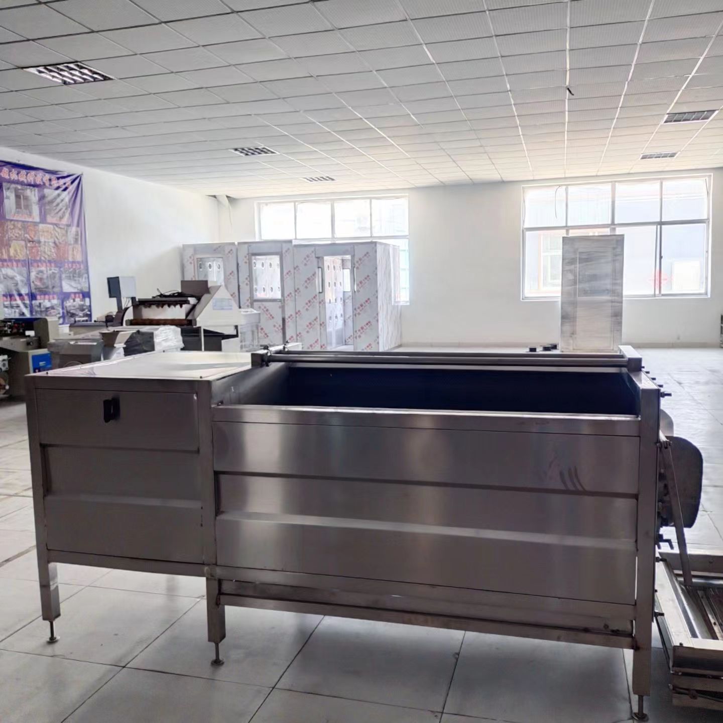 食品加工通用設(shè)備果蔬去泥加工設(shè)備山藥毛輥去皮清洗機(jī)支持定制