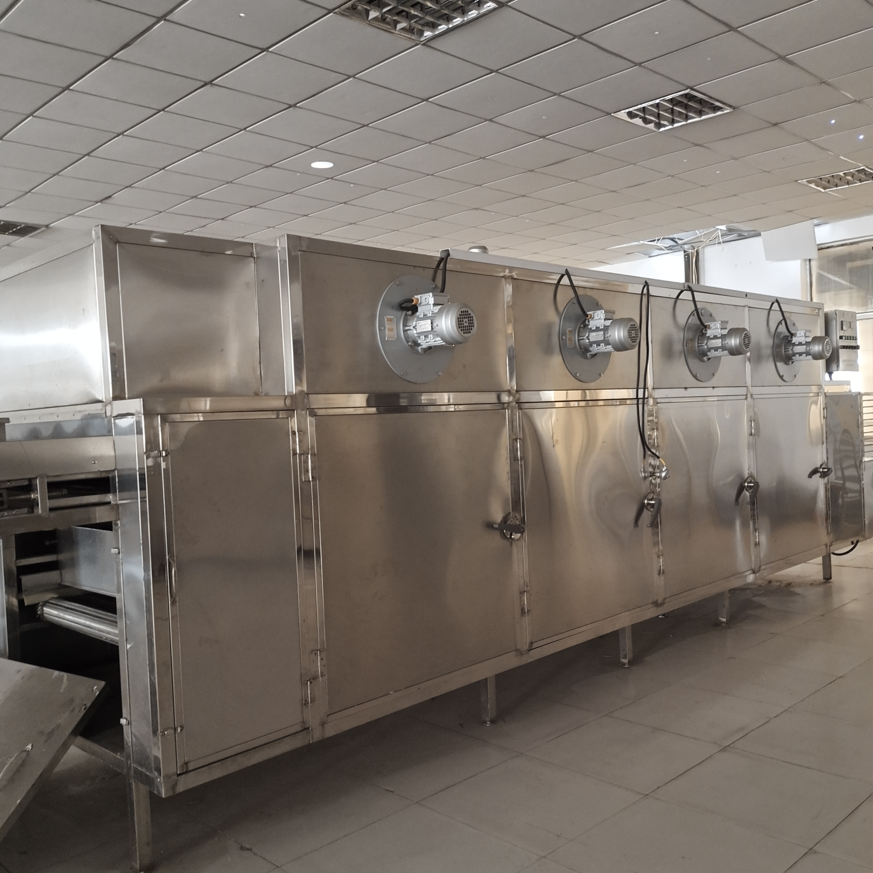 電加熱多層網(wǎng)帶式烘干機適合菊花金銀花等多種物料烘干果蔬烘干