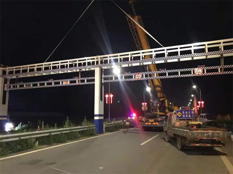 浩龍機械高速公路限高防護架升降式限高桿智能升降限高架