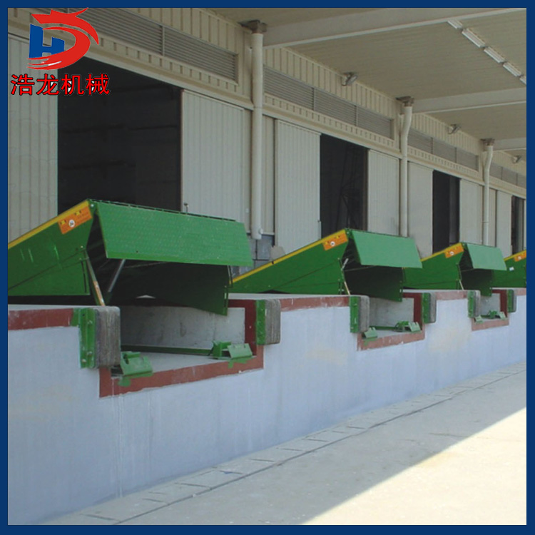 【浩龍?jiān)搭^工廠】8噸固定登車橋物流登車裝卸平臺(tái)裝卸貨升降平臺(tái)