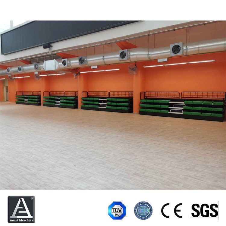 國際學(xué)校地下球場移動(dòng)看臺定做3層小型鋼結(jié)構(gòu)電動(dòng)伸縮看臺