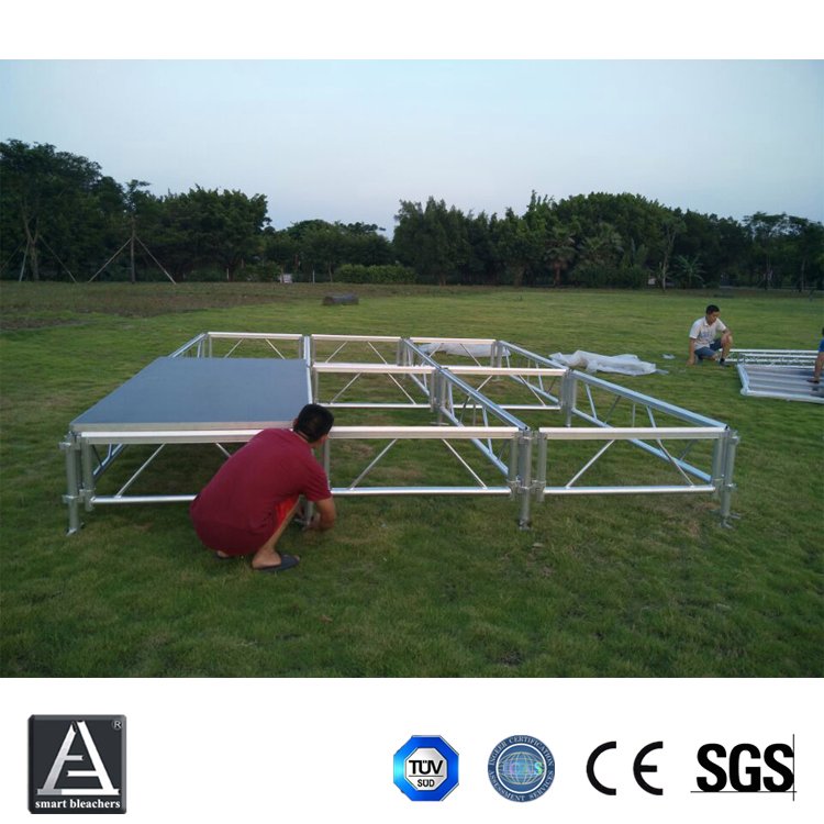 戶外足球場小型折疊移動舞臺鋁合金材質(zhì)TUV認證出境舞臺