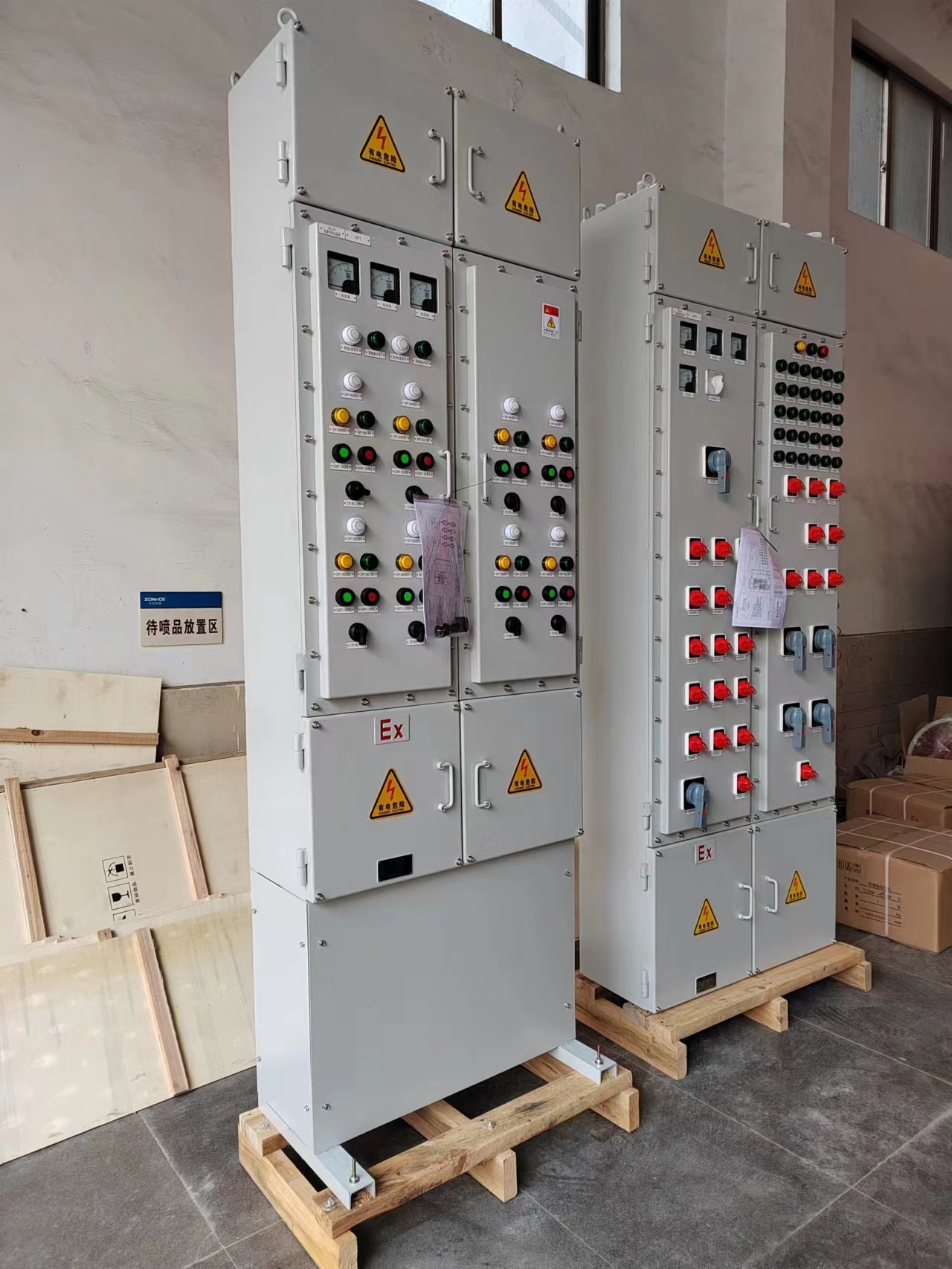 化工石油場所防爆照明動力配電柜2400mm高IP66IIBT6級BXM(D)-51
