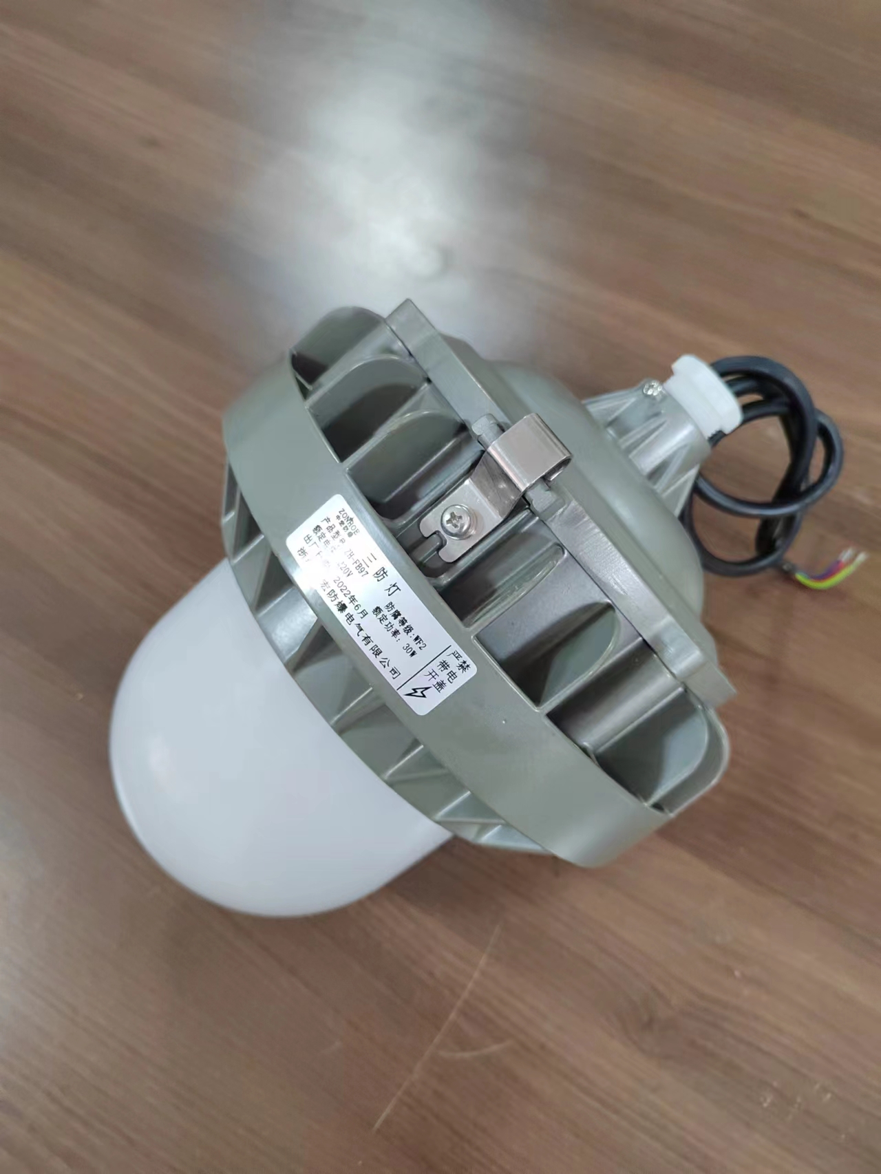 LED三防燈30W50W防水防塵防腐機車工作燈使用于化工石油粉塵環(huán)境