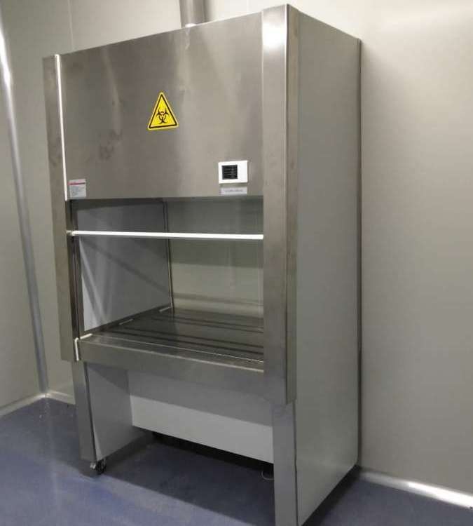 雙人單面生物安全柜BHC-1300IIA2可移動(dòng)臺(tái)面，方便清潔工作