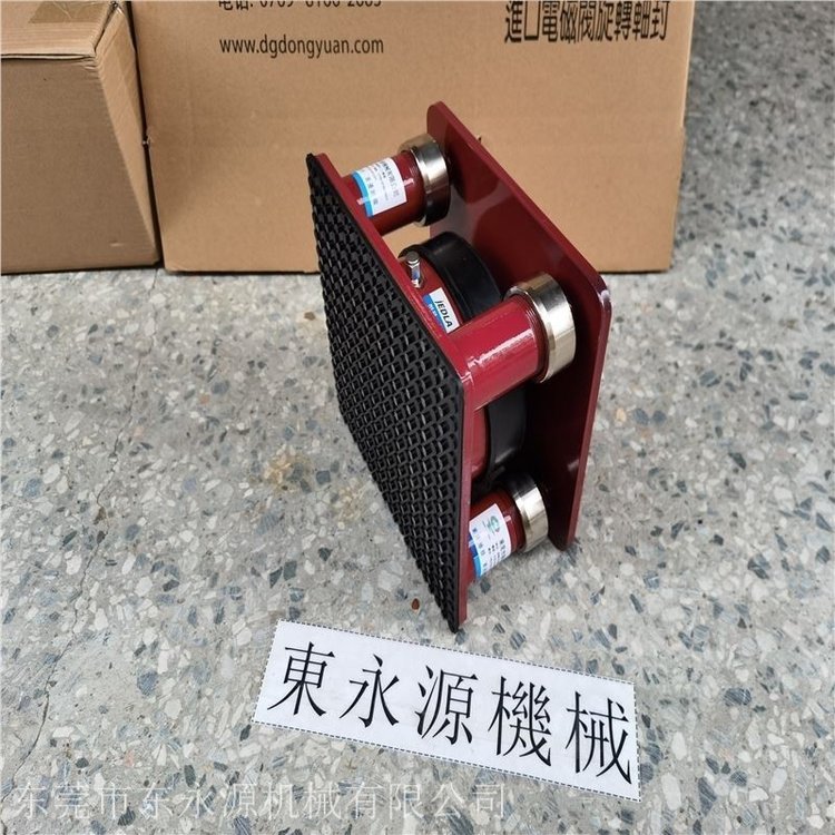 樓上振動盤減振臺樓上囗罩機(jī)械減震器找東永源沖床防震墊