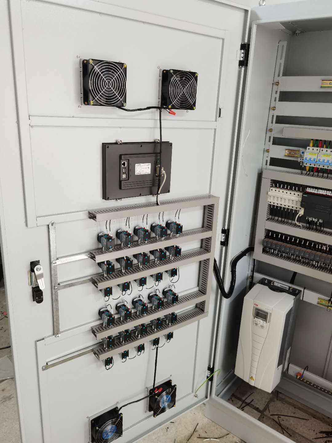 PLC控制柜，低壓配電柜成套，各類風(fēng)機水泵啟動柜變頻器