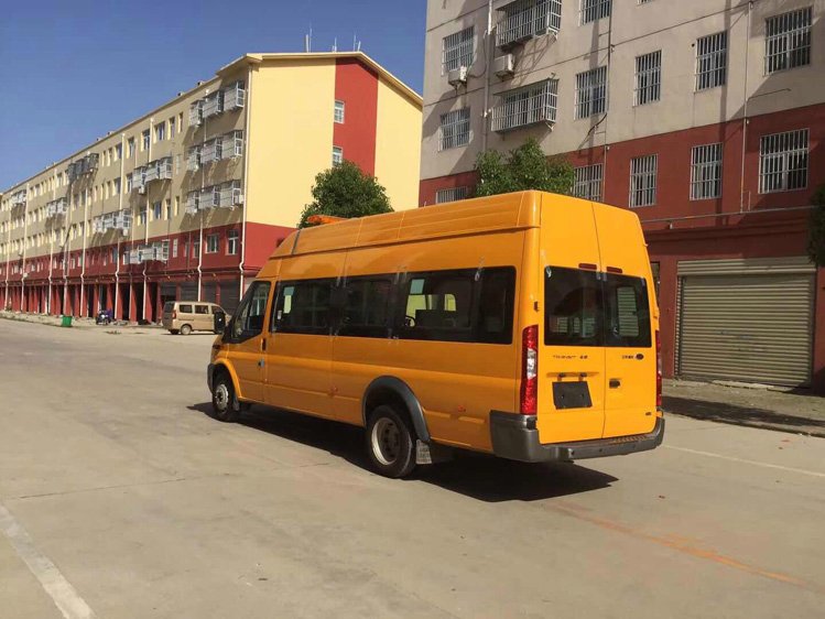 依維柯?lián)岆U(xiǎn)救險(xiǎn)車(chē)福特7-9人座氣防車(chē)地震石油化工應(yīng)急搶險(xiǎn)救援車(chē)
